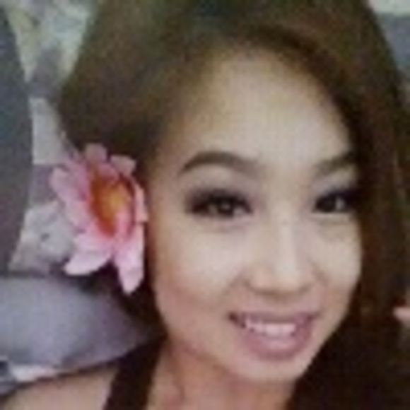 Profile Picture of Mary Chasengnou (@mjem12) on Poshmark