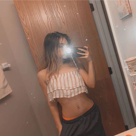 Profile Picture of Kayla Barnes (@kaylabarnes1104) on Poshmark