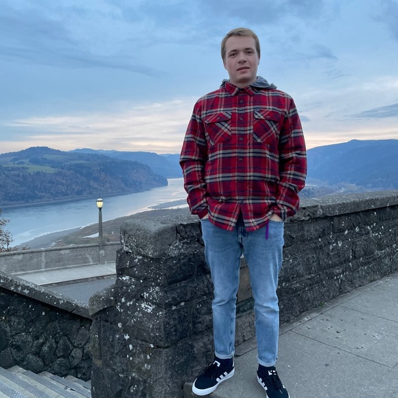 Profile Picture of Oleh Sanduliak (@olehsanduliak) on Poshmark