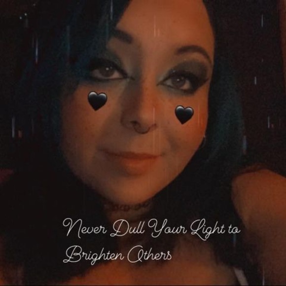 Profile Picture of Amanda Holloway (@amandahollow312) on Poshmark