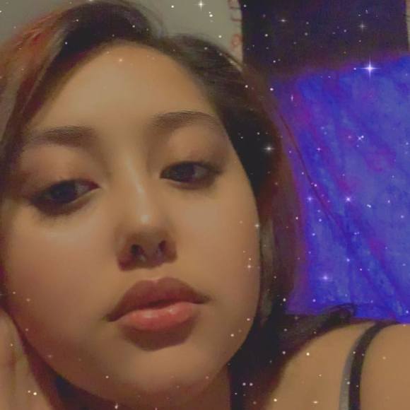 Profile Picture of Tori Gonzalez (@gtori4208) on Poshmark