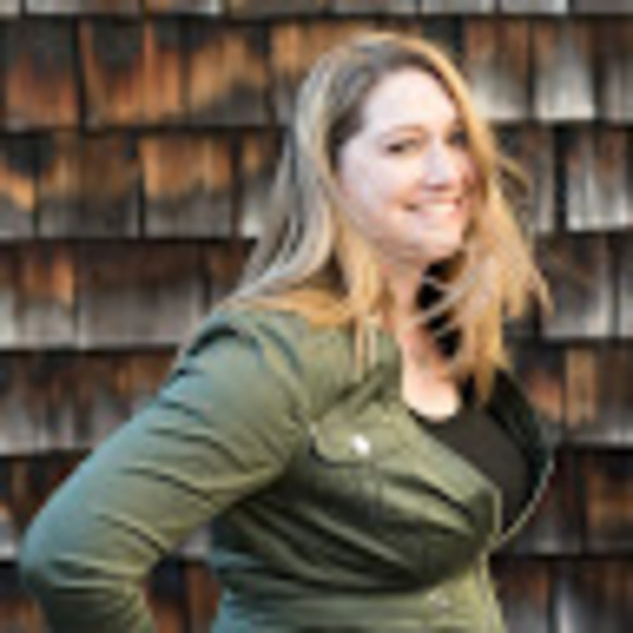 Profile Picture of Alexis Moulton (@alexismoulton) on Poshmark