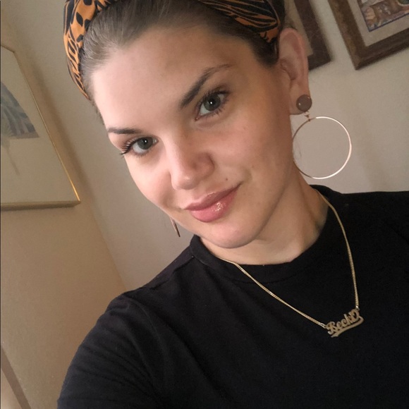 Profile Picture of Becki Verhoof (@frombeckitoyou) on Poshmark