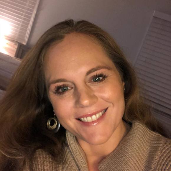 Profile Picture of Rebecca Gorman (@rebecca7006) on Poshmark