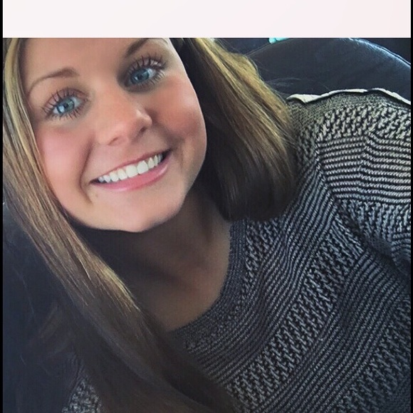 Profile Picture of Kadra Kayser (@kadrakristine) on Poshmark