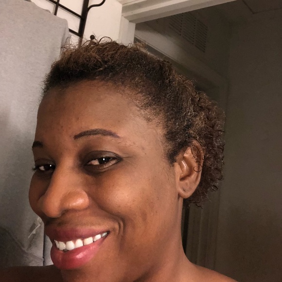 Profile Picture of Farah Ovilma (@marcdonald80) on Poshmark