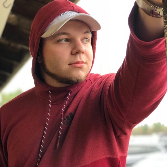 Profile Picture of Ryan Borbone (@ryanborbone) on Poshmark
