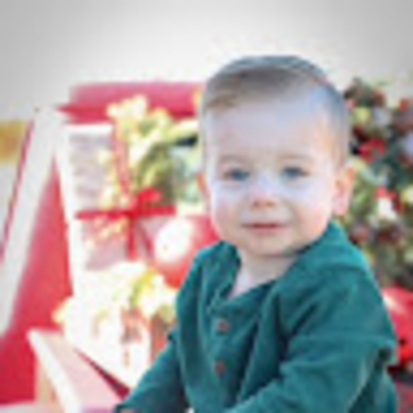 Profile Picture of Lisa Calvert (@lisacalvert997) on Poshmark