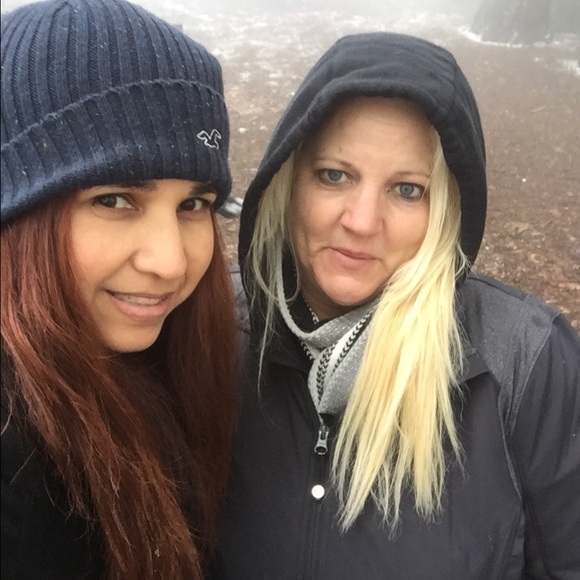 Profile Picture of Claudia Wong (@brownarner) on Poshmark