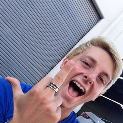 Profile Picture of Josh Pierce (@JoshuaShanee) on Twitter