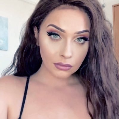 Profile Photo of Dee Hughes (@amazondee_xo) on Twitter