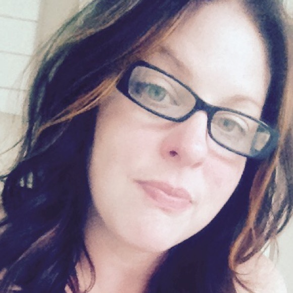 Profile Picture of Karyn Bankes (@freckles82972) on Poshmark