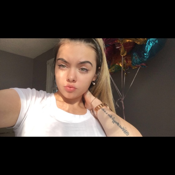 Alexia Serino - Poshmark Profile Picture of Alexia Serino (@ughhalexiaa) on Poshmark