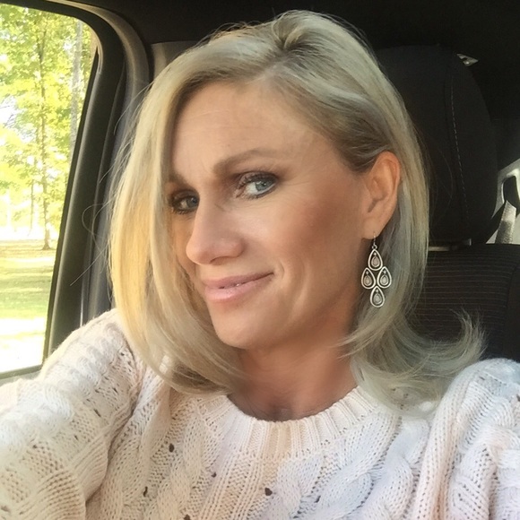 Profile Picture of Michelle Lazzell (@chellbellofmgtn) on Poshmark