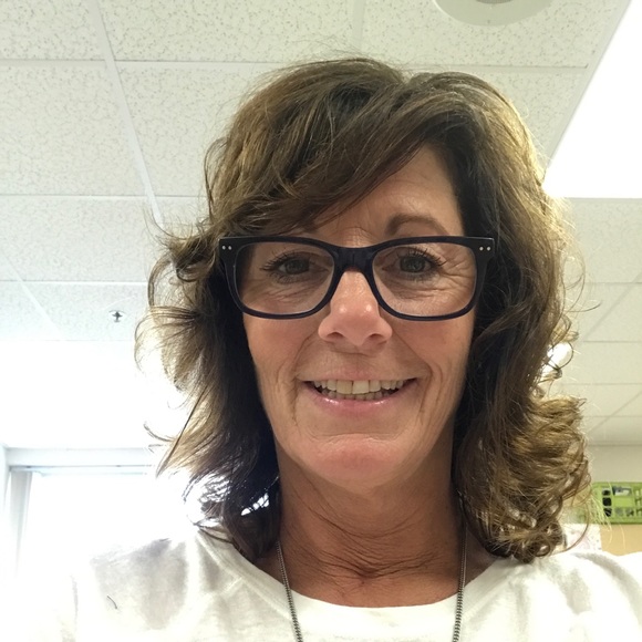 Profile Picture of Lori Koeth (@ljk121196) on Poshmark