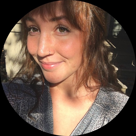 Profile Picture of Lillian Dyer (@lbdyer98) on Poshmark