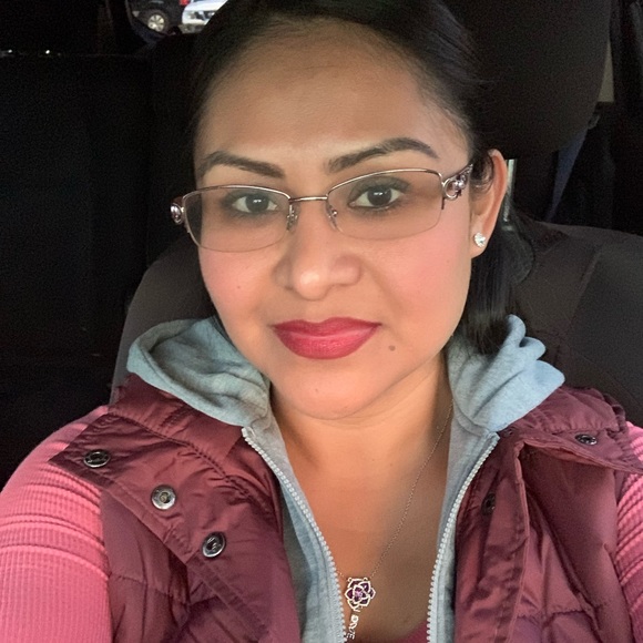 Violeta Pioquinto - Poshmark Profile Picture of Violeta Pioquinto (@pioquintoviolet) on Poshmark