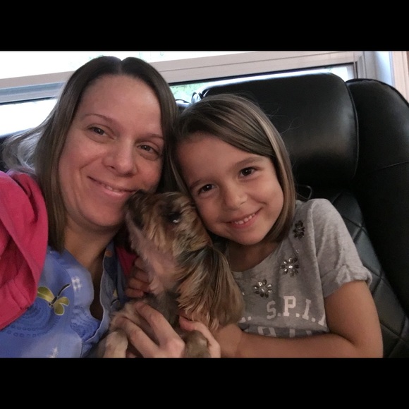 Profile Picture of Lisa Marier (@lolpmp) on Poshmark