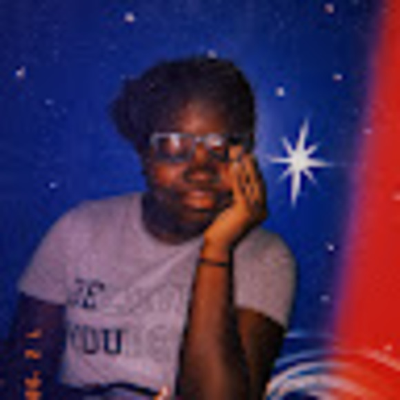 Profile Picture of Ashelle Lenzer (@ashellel) on Poshmark