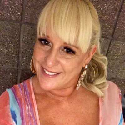 Profile Picture of Tracey Wiedeman (@MegaBlonde) on Twitter