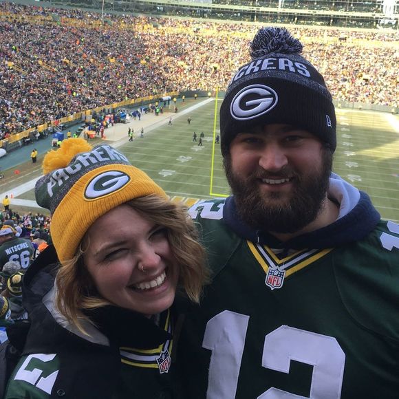 Profile Picture of Lindsay Juszczyk (@lindsayjuszczyk) on Poshmark