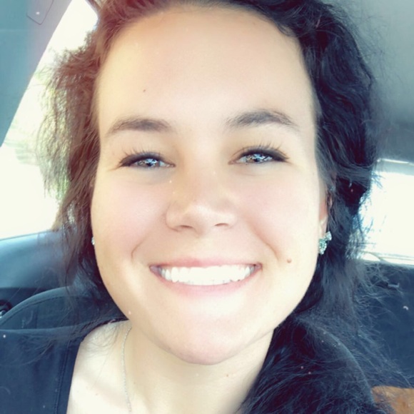 Profile Picture of Raquel Smiddy (@raquel_smiddy) on Poshmark