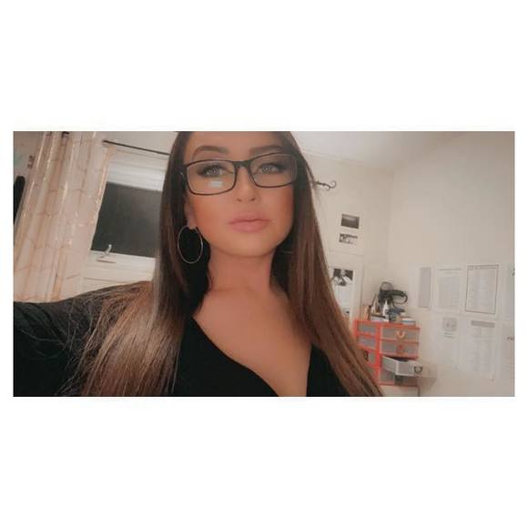 Profile Picture of Samantha Vandale (@samanthavand691) on Poshmark