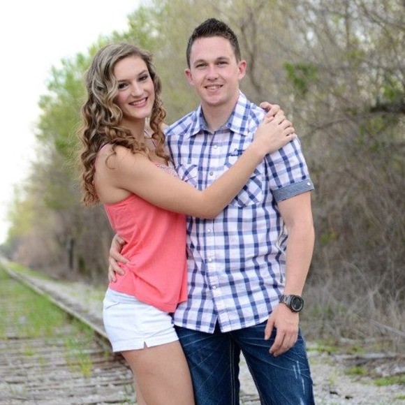 Profile Picture of Shelbi Richett (@shel_bel827) on Poshmark