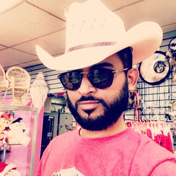 Profile Picture of Farman Khan (@khanmike37) on Poshmark