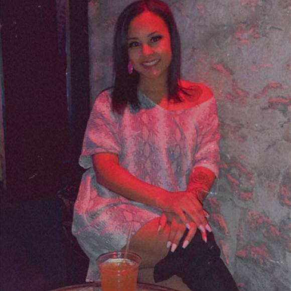 Profile Picture of Kendra Dockins (@kdockins14) on Poshmark