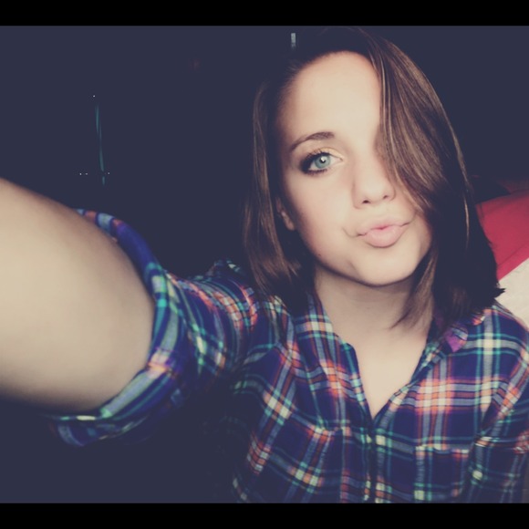 Profile Picture of Kenzie Nezbeth (@klainen) on Poshmark