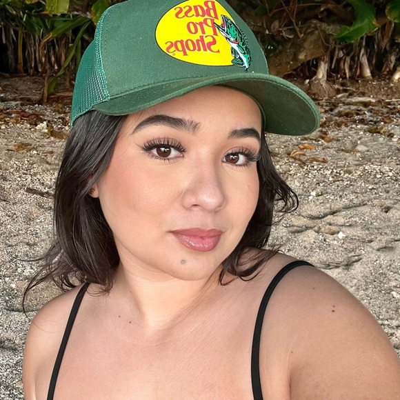 Profile Picture of Maya Kaleo (@mayakaleo01) on Poshmark