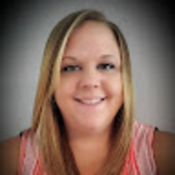 Profile Picture of Kristyn Wagner (@klwagner1989) on Poshmark