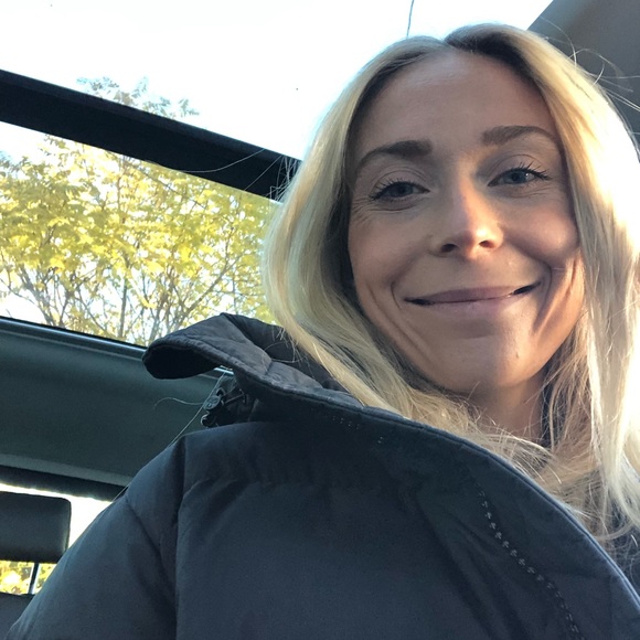 Profile Picture of Becky Heinitz (@beckschristie) on Poshmark