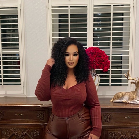 Profile Picture of Aliyah Scott (@aliyahscott12) on Poshmark