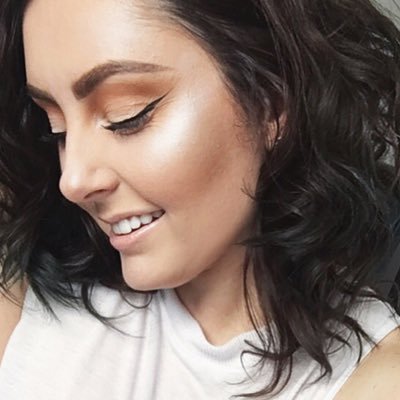 Profile Picture of Danielle Price (@Danielleishhh) on Twitter