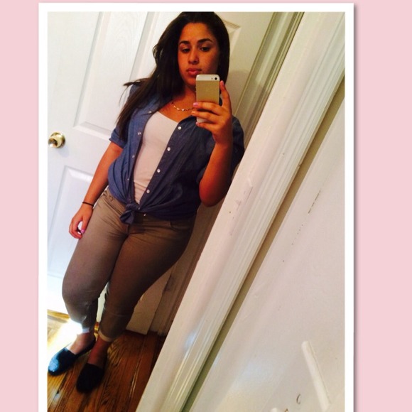 Profile Picture of Adriana Peña (@adrianna_1224) on Poshmark