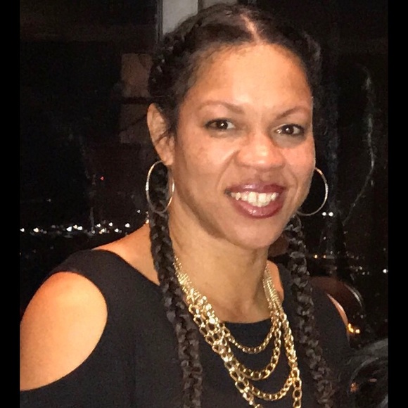 Profile Picture of Deborah Mitchell (@debgmitchell) on Poshmark