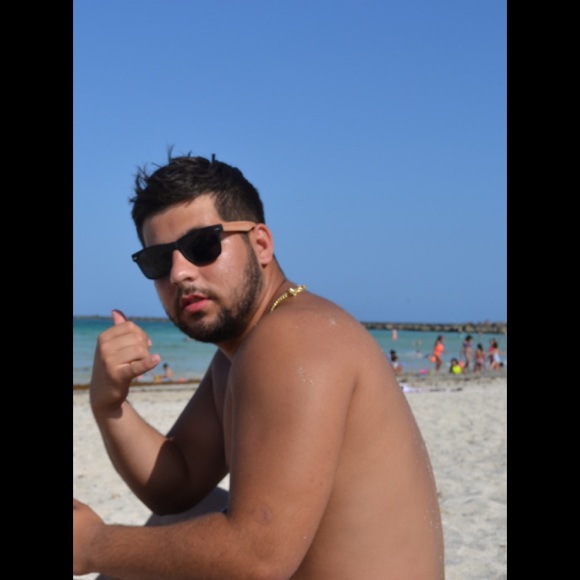Profile Picture of Aaron Abraham (@aaronabraham) on Poshmark