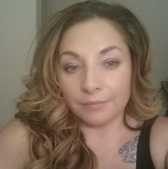 Laura Degollado - Poshmark Profile Picture of Laura Degollado (@ldegollado75) on Poshmark