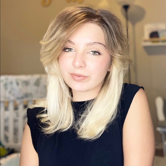 Profile Picture of Victoria Levno (@victoriaaiya) on Poshmark