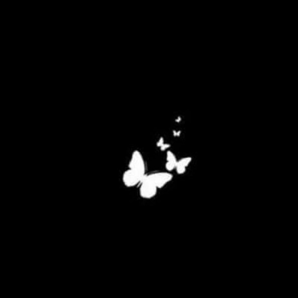 Profile Picture of Gabriella Weale (@gabriella_222) on Poshmark