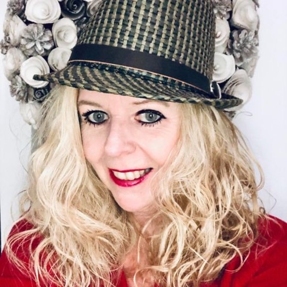 Profile Picture of Valerie Hilmarson (@vkelly670) on Poshmark