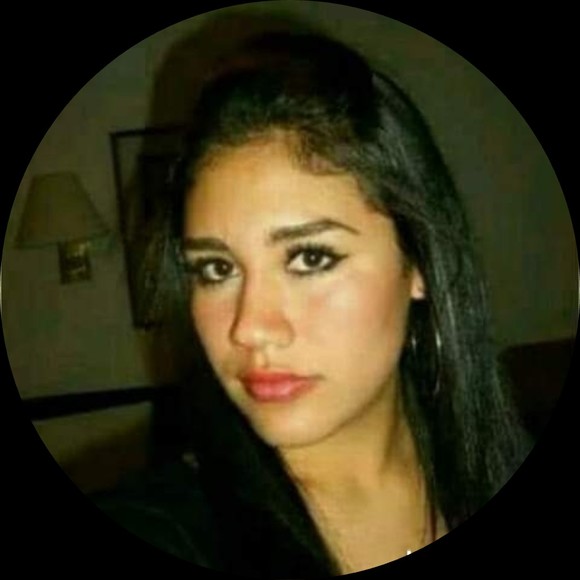 Profile Picture of April Sondall (@aprilsondall) on Poshmark