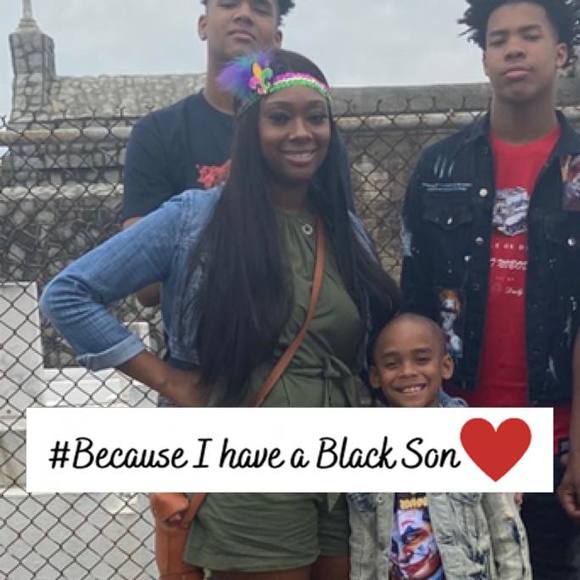 Profile Picture of Ariel Ragas (@msarielr) on Poshmark