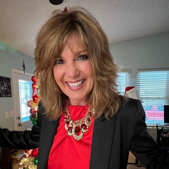 Profile Picture of Pam Hayes (@pamhayes924) on Poshmark