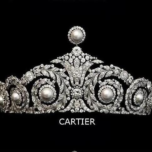 Profile Picture of Sally Walpole (@moissaniteshop112) on Tiktok