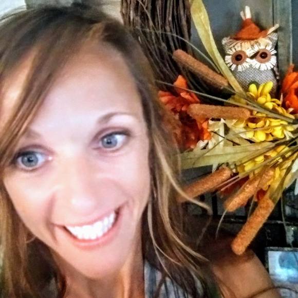 Profile Picture of Rochelle Boman (@rocki1507) on Poshmark
