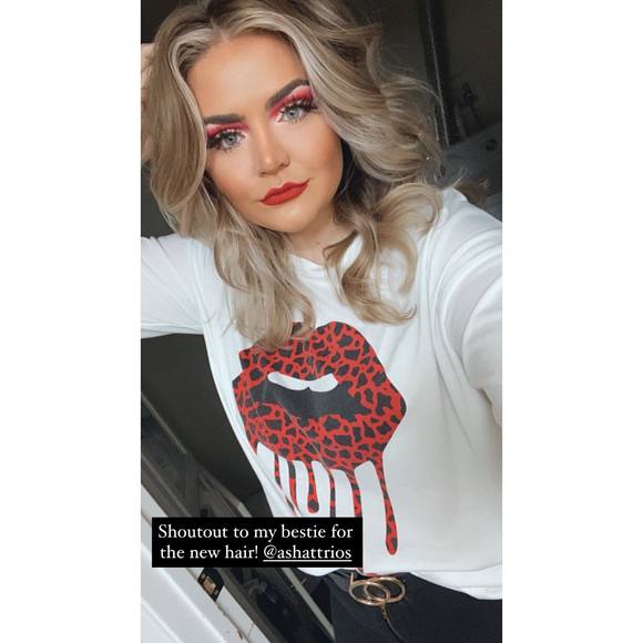 Profile Picture of Clare Ellis (@clarebare90) on Poshmark