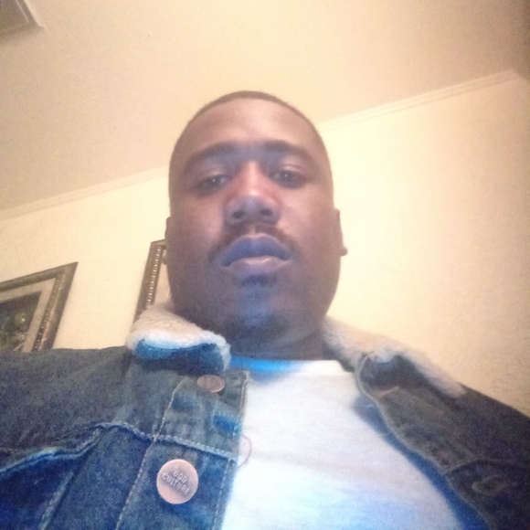 Profile Picture of Sean Frank (@seanfrank454) on Poshmark